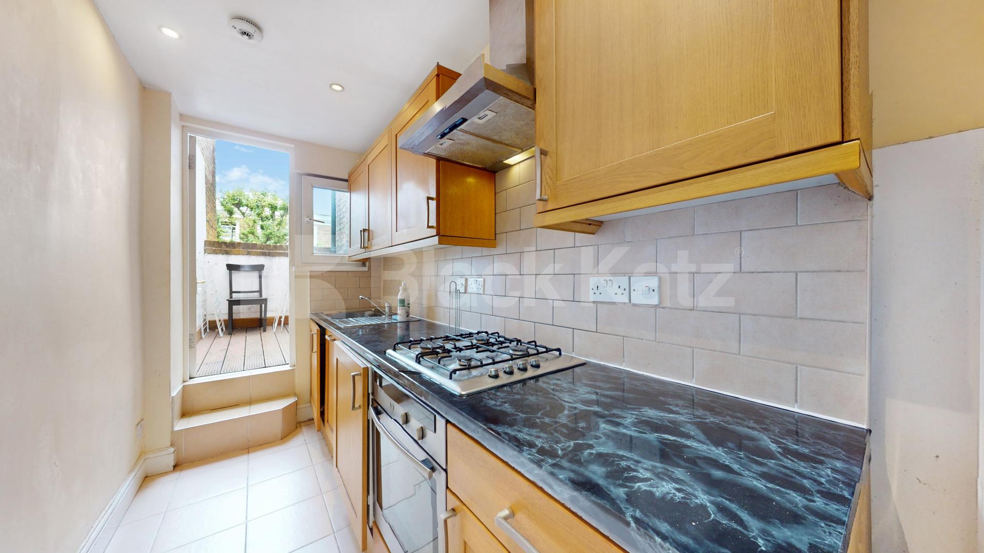 Stylish 3 Bedroom Flat on Quiet Residential Street Rochester Road, Camden